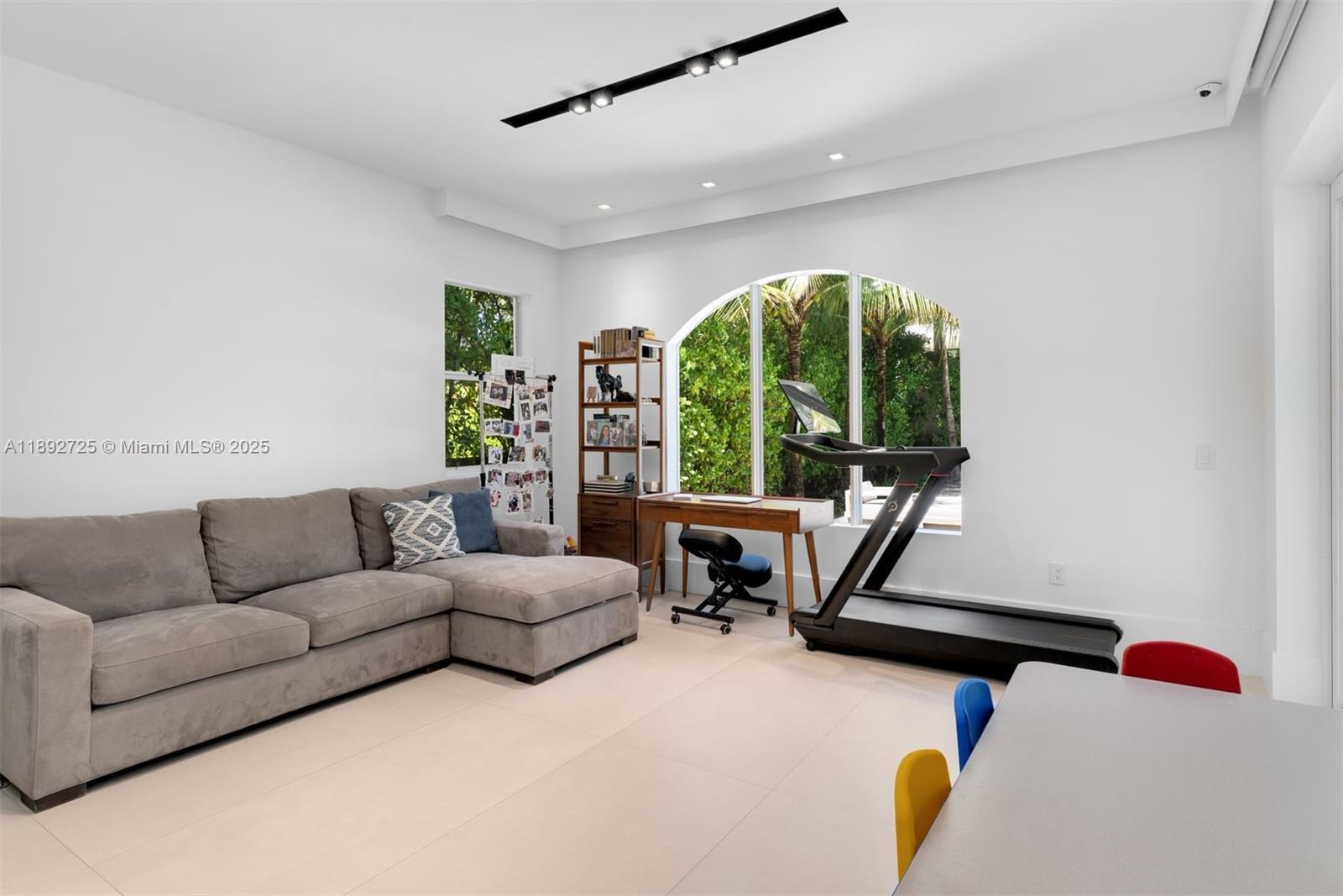 GOLDEN BEACH SEC D - Residential