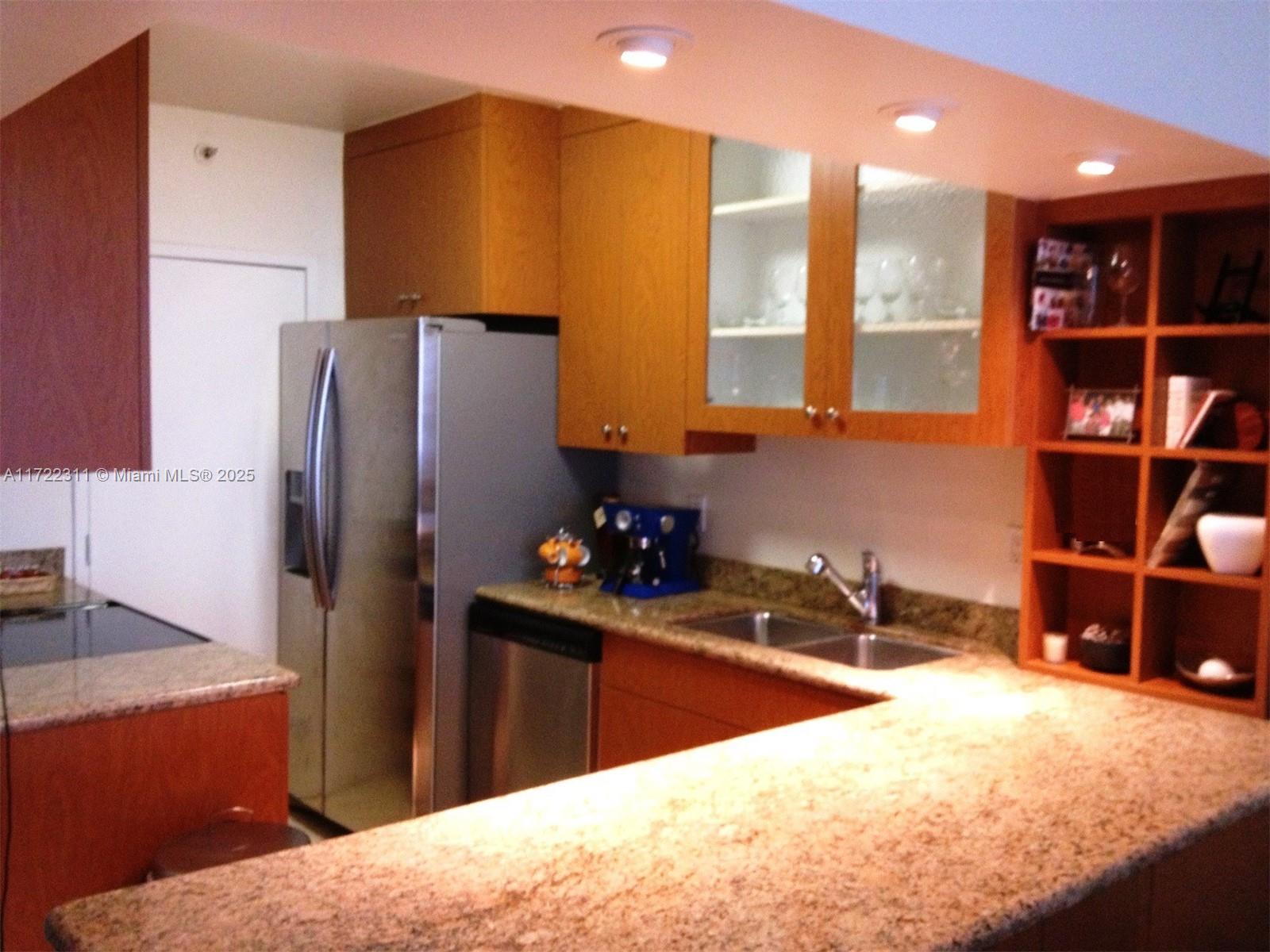 THE DECOPLAGE CONDO - Residential Lease