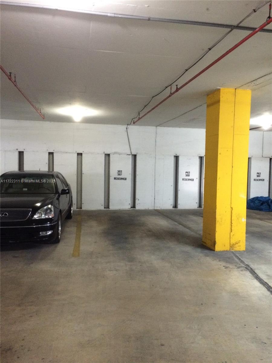 THE DECOPLAGE CONDO - Residential Lease