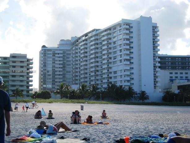 THE DECOPLAGE CONDO - Residential Lease