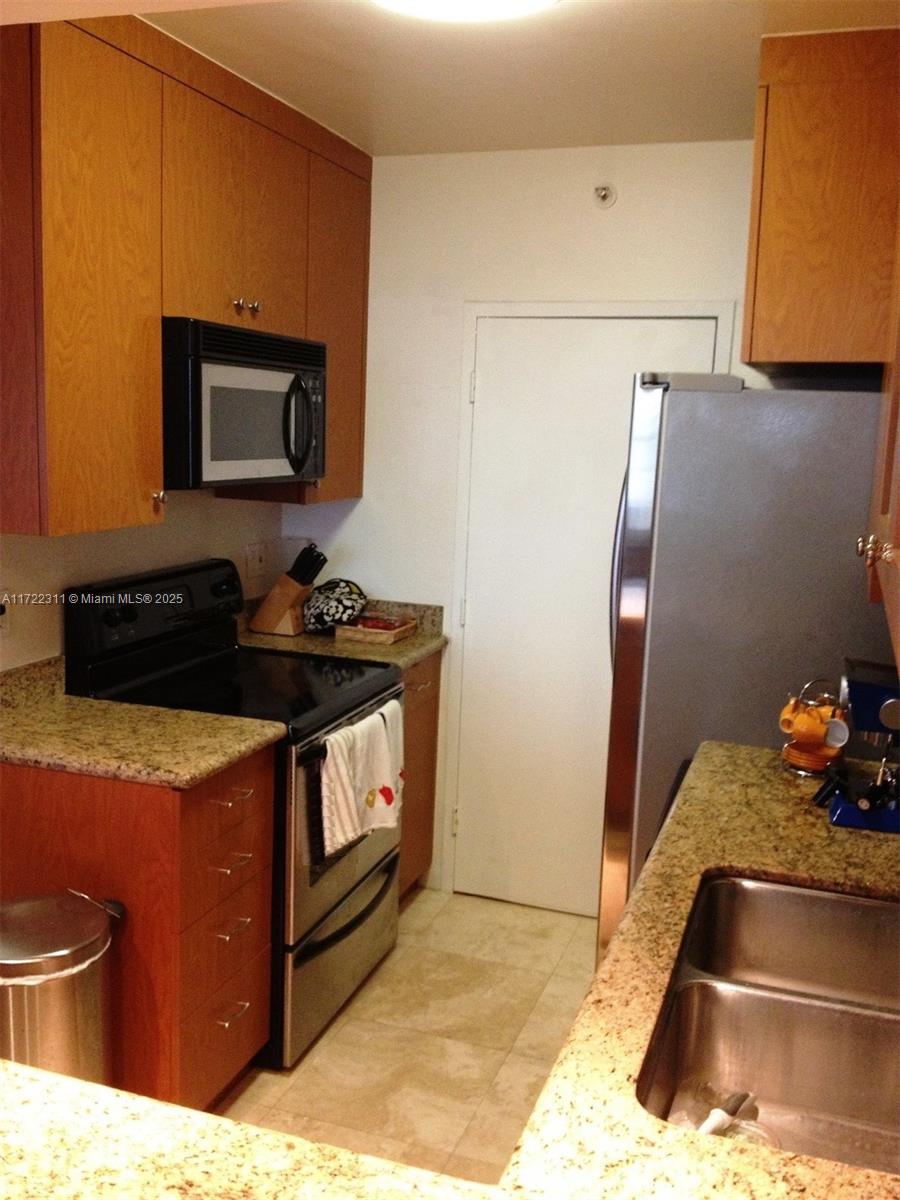 THE DECOPLAGE CONDO - Residential Lease