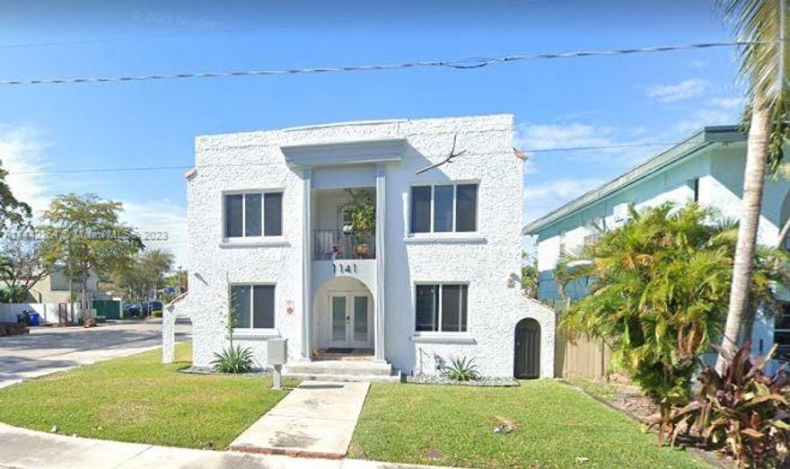 $300 OFF first month of rent  for move in before the 1st of december.   No application fee. 
Beautiful home offers a spacious 1 bed/1 bath layout. The kitchen is equipped with appliances and ample storage space; it is decorated with beautiful wooden floors, which not only give an elegant touch to the interior but also provide a warm atmosphere, ceiling fans, and wall air conditioning, which ensures the apartment stays nice and cool all year long, plus you can take advantage of the laundry facilities conveniently located in the building.

 First Month + Sec Dep

A super simple application process makes it easy. Apply now!