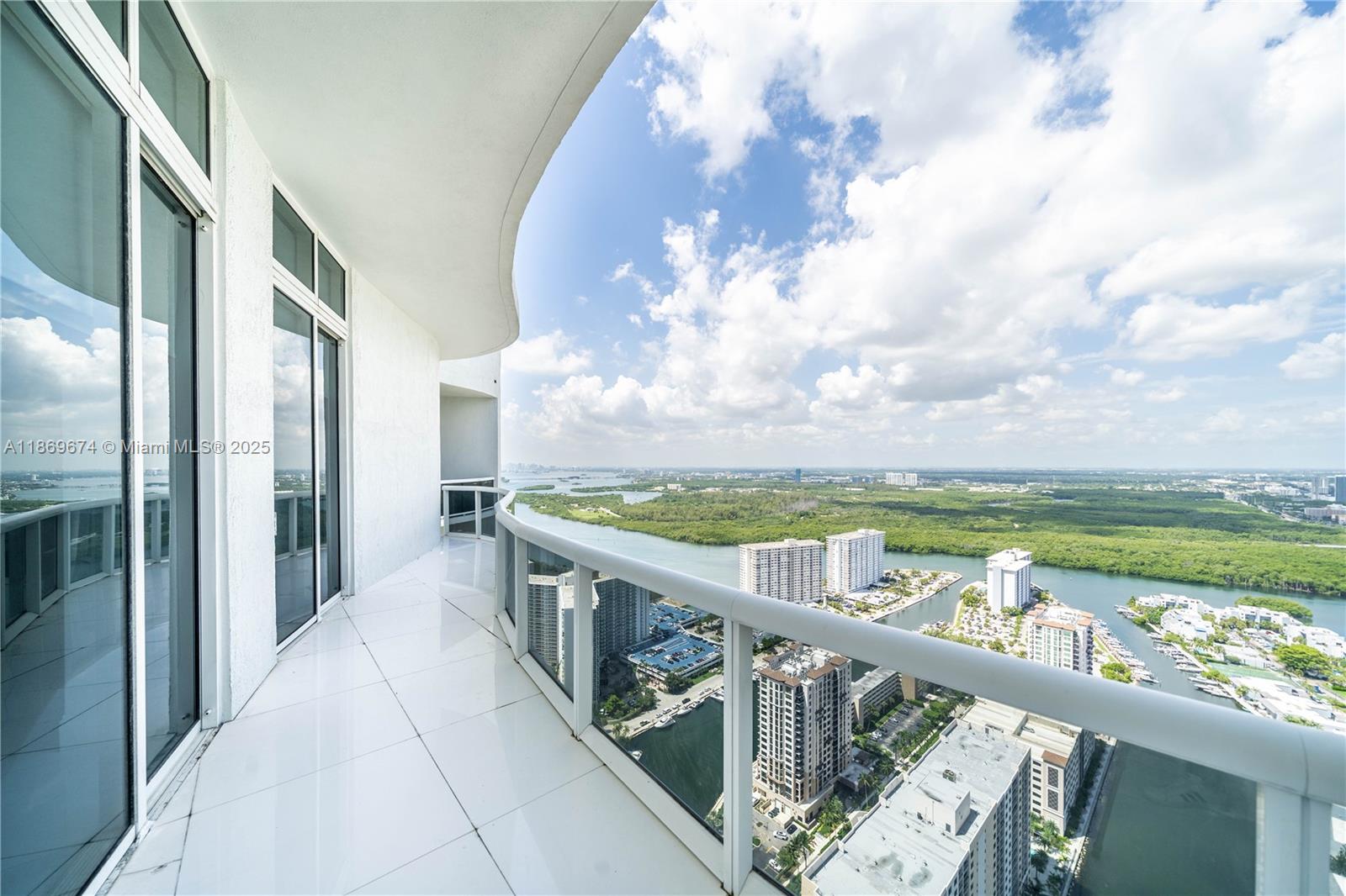 TDR TOWER I CONDO - Residential