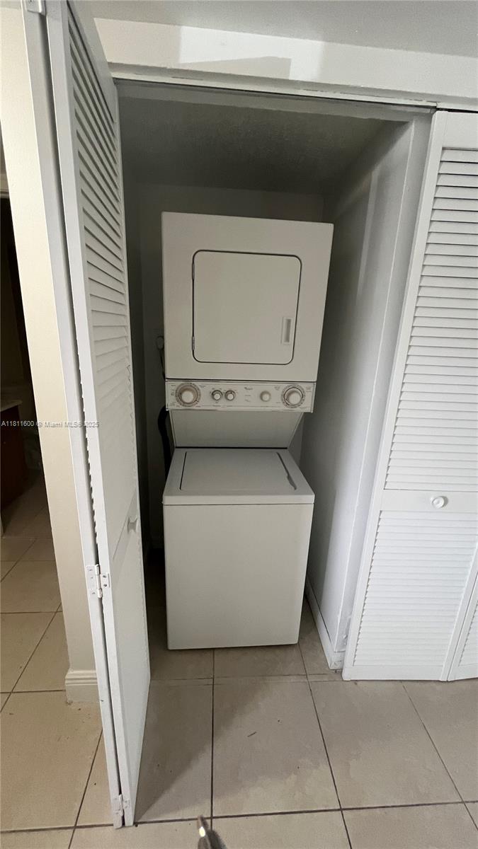 VILLAS DE VENEZIA CONDO - Residential Lease