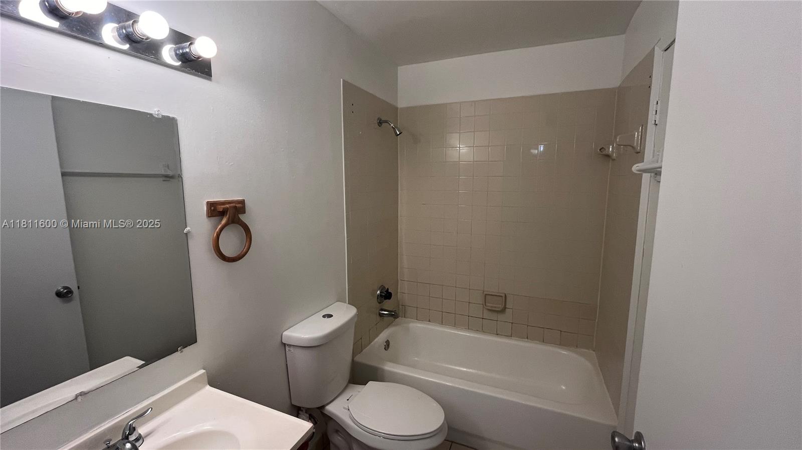 VILLAS DE VENEZIA CONDO - Residential Lease