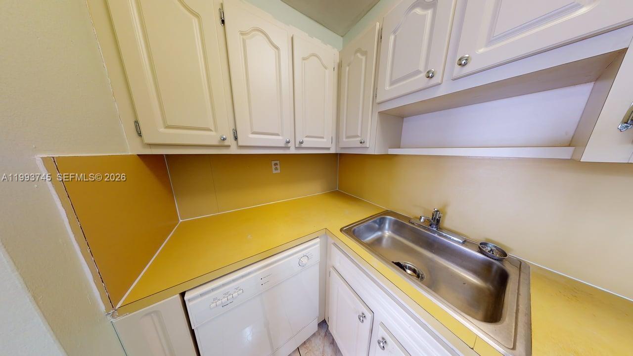 SIBONEY GARDENS CONDO - Residential Lease