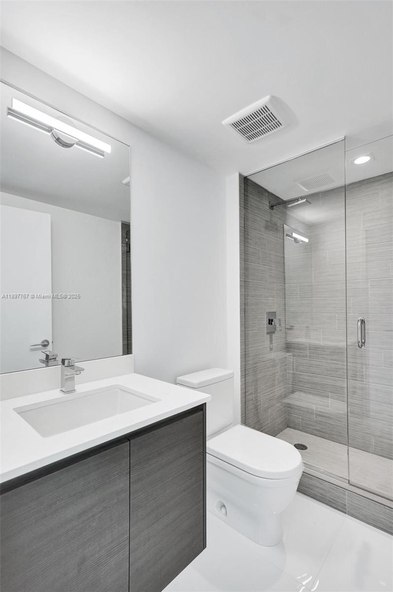 PARQUE TOWERS CONDO - Residential Lease