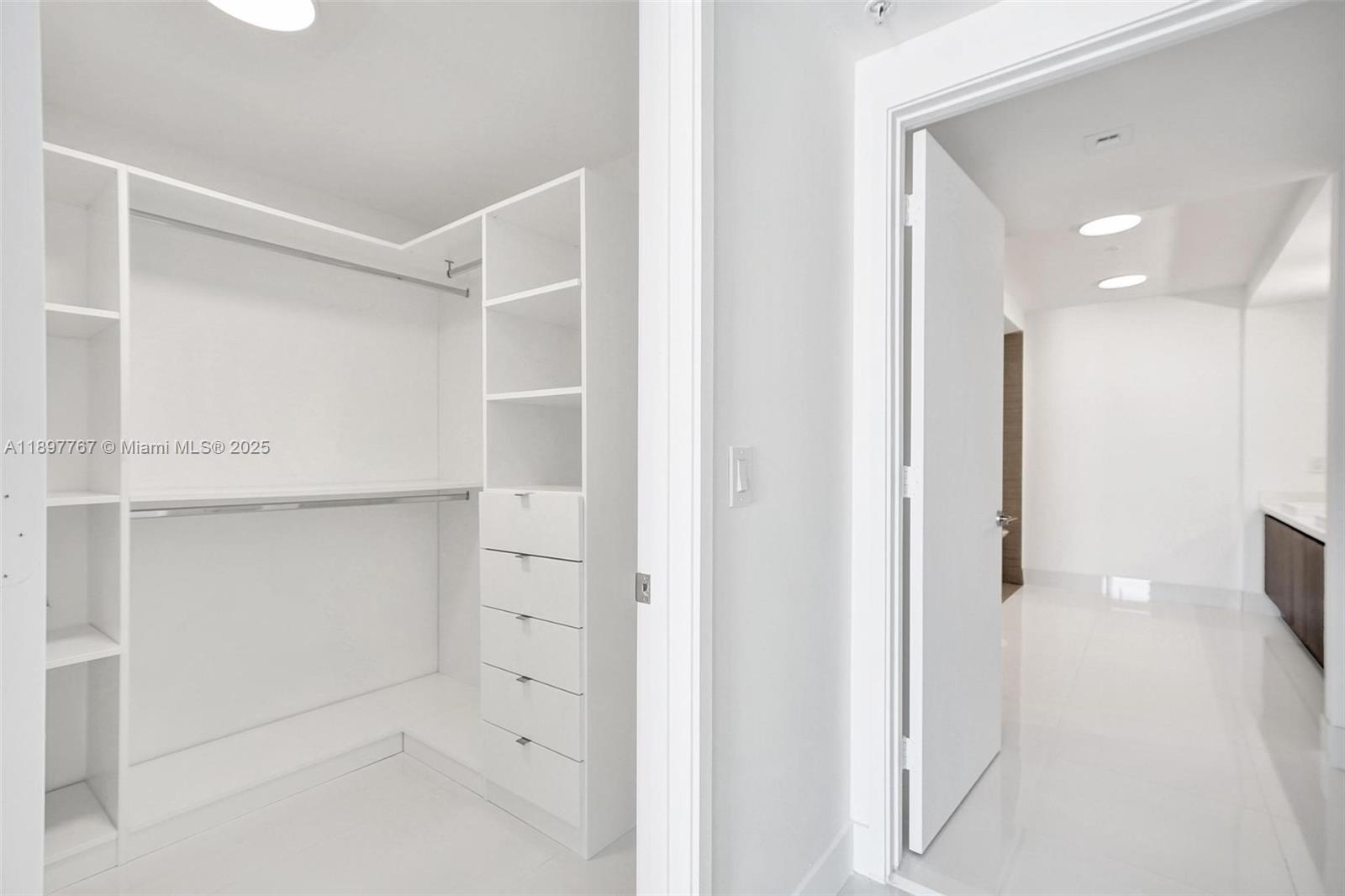 PARQUE TOWERS CONDO - Residential Lease