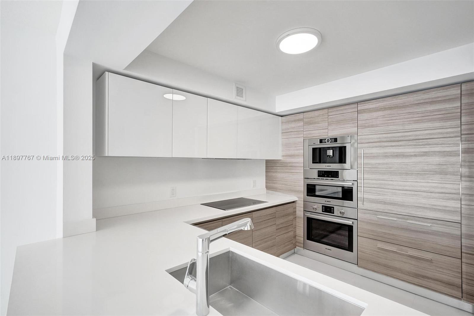 PARQUE TOWERS CONDO - Residential Lease