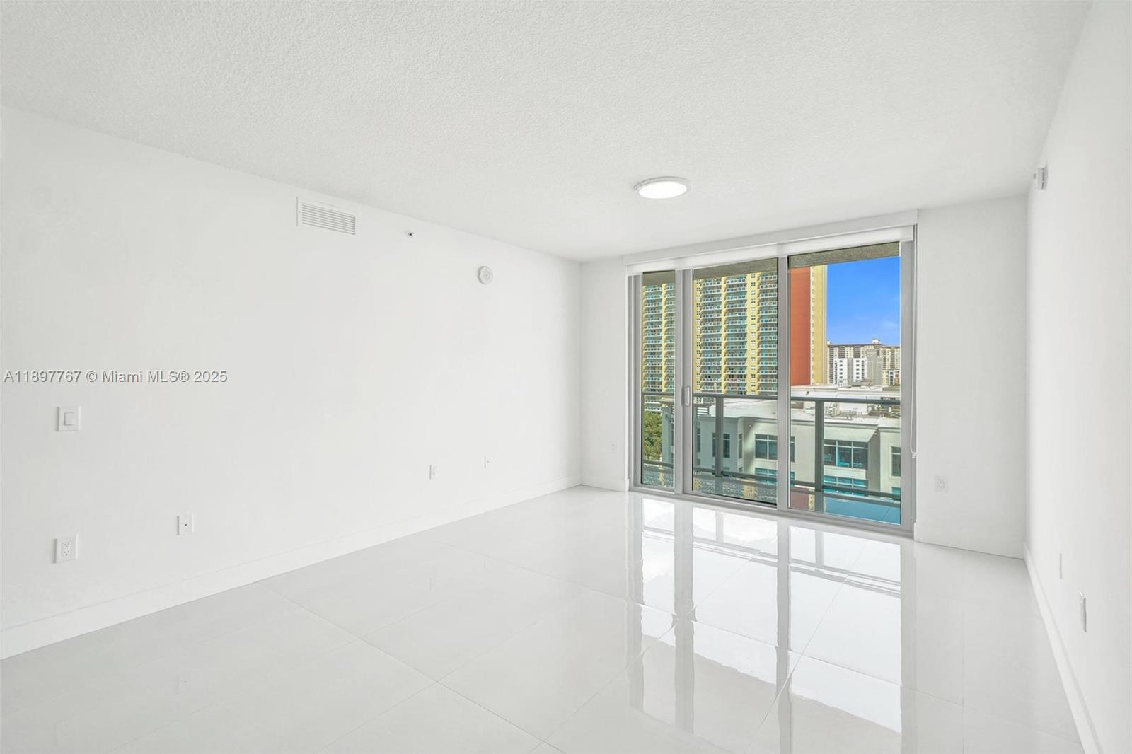 PARQUE TOWERS CONDO - Residential Lease