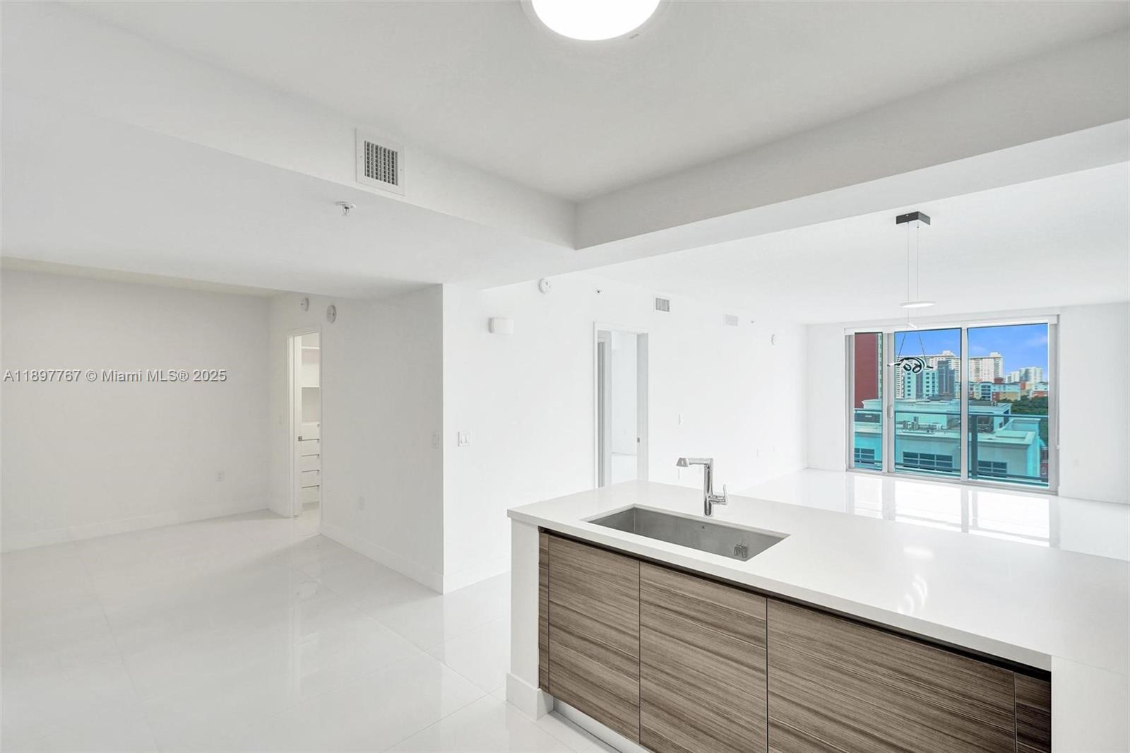 330 Sunny Isles Blvd 5-805