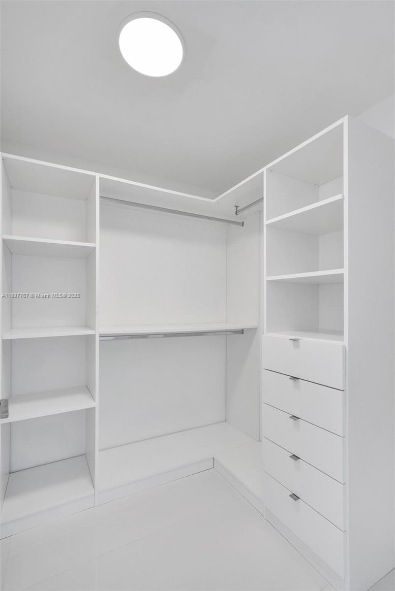 PARQUE TOWERS CONDO - Residential Lease