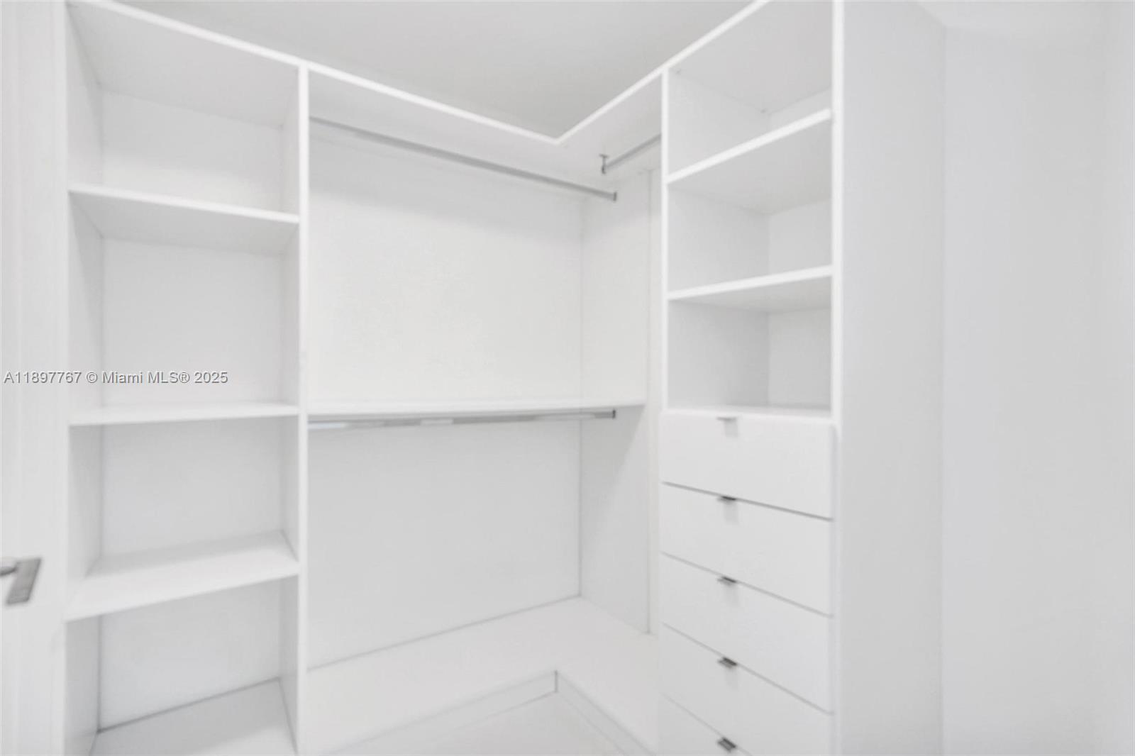 PARQUE TOWERS CONDO - Residential Lease