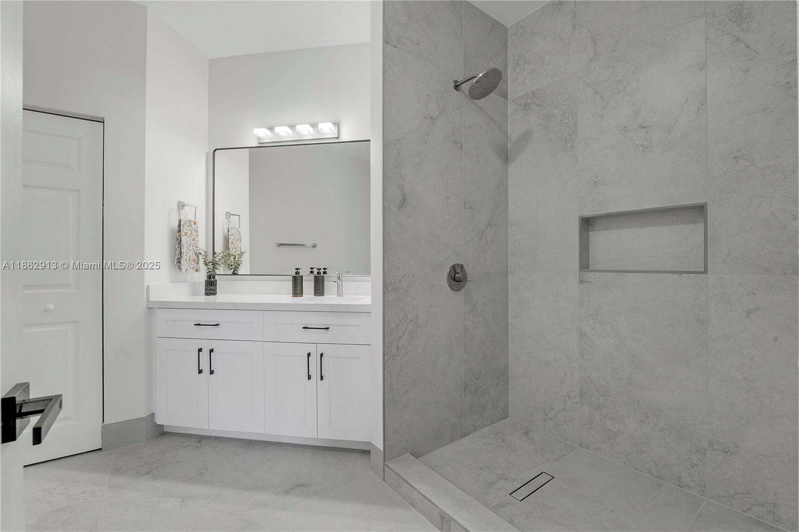 TEQUESTA TRACE CONDOMINIU - Residential