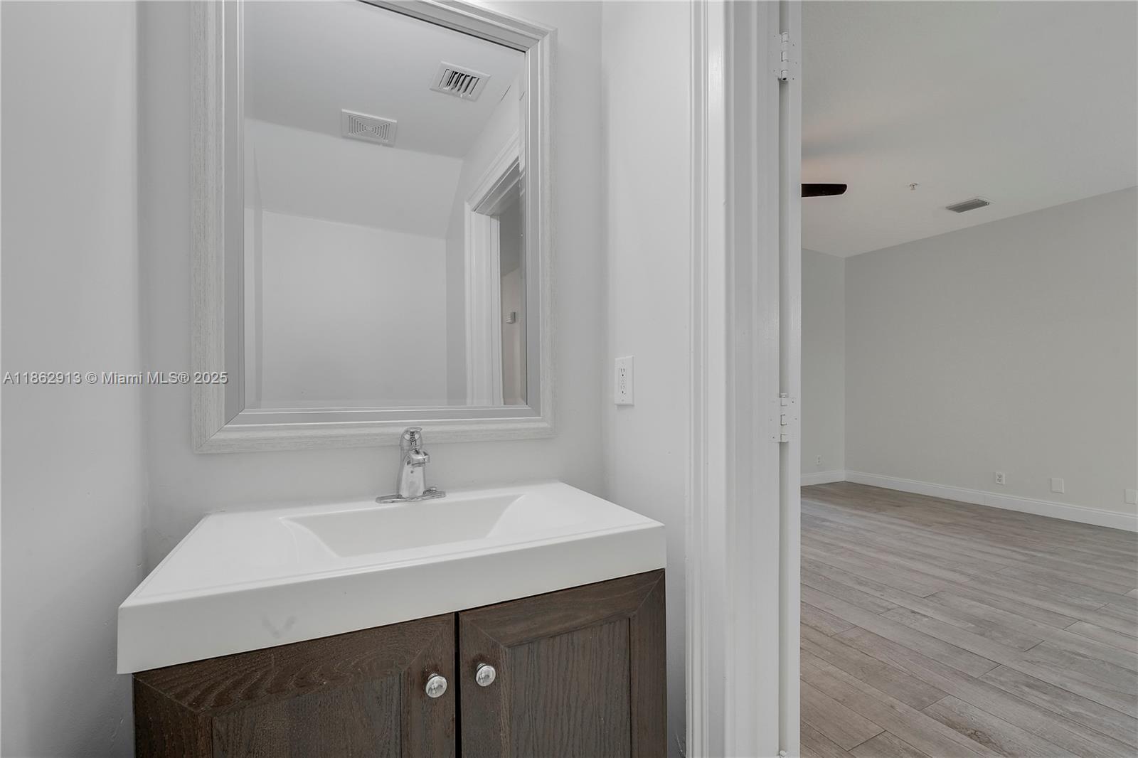 TEQUESTA TRACE CONDOMINIU - Residential