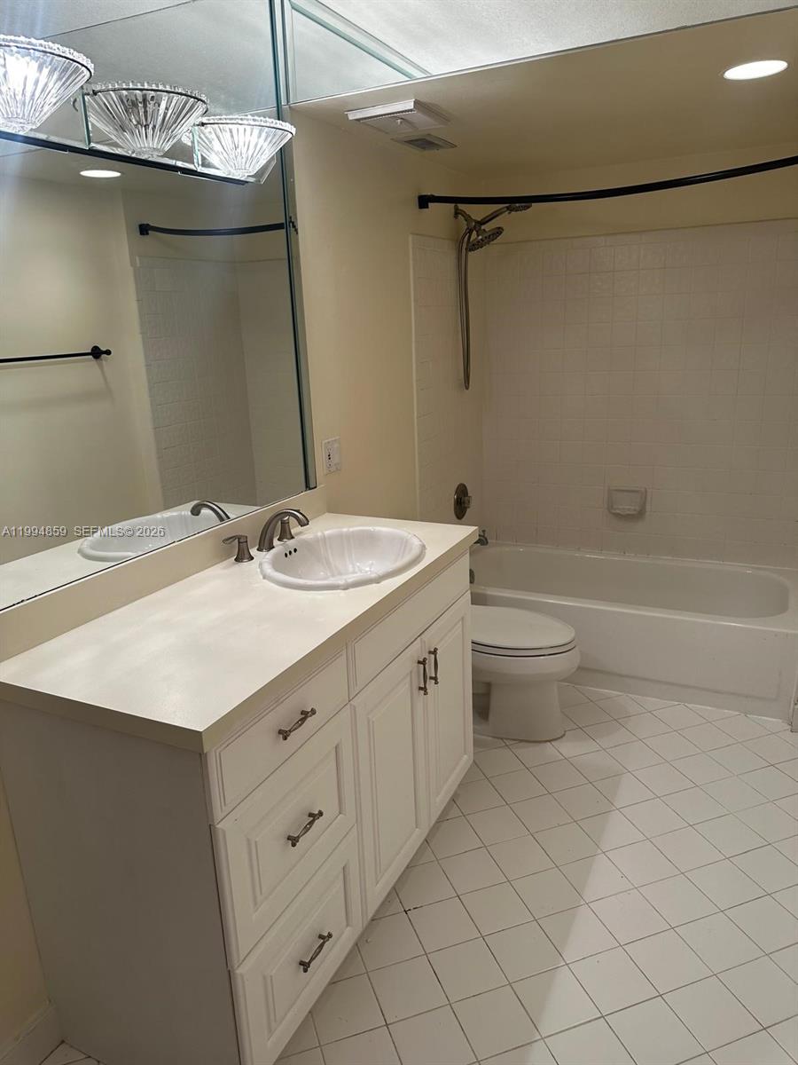 COURTYARDS AT BOCA II - Residential