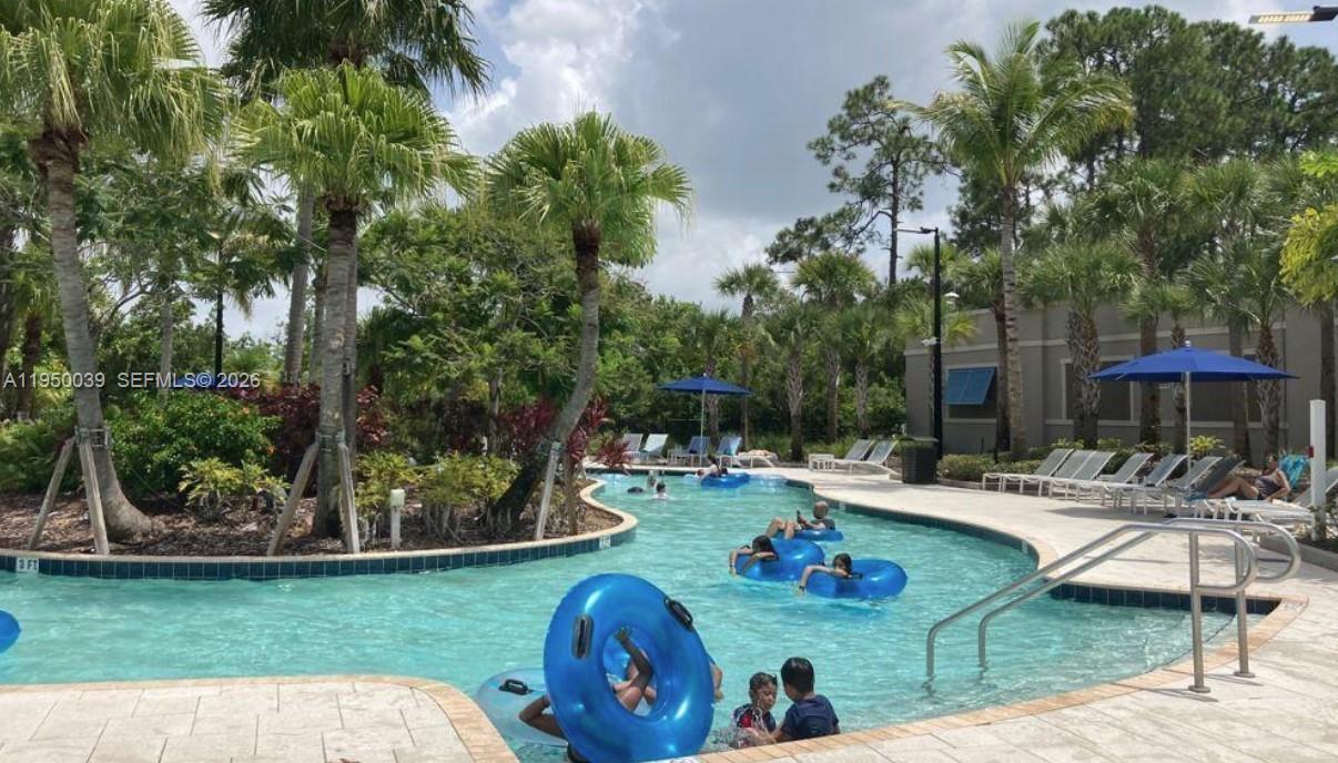 Grove Residence Condo II - Residential