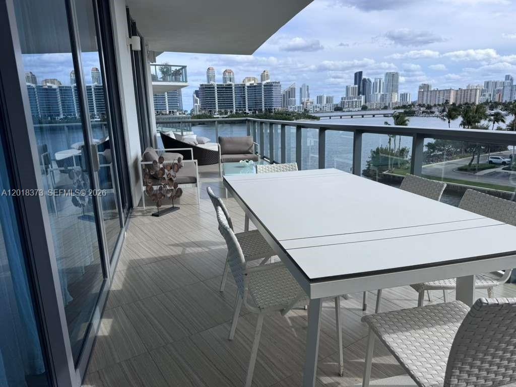 Echo Aventura - Residential