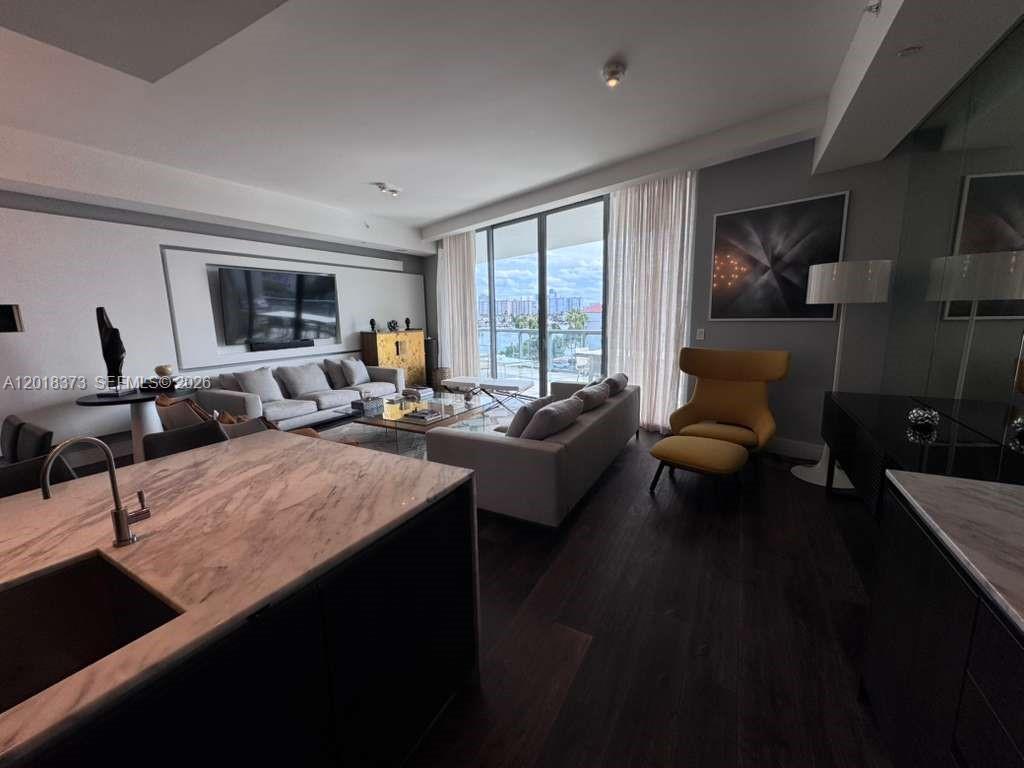 Echo Aventura - Residential