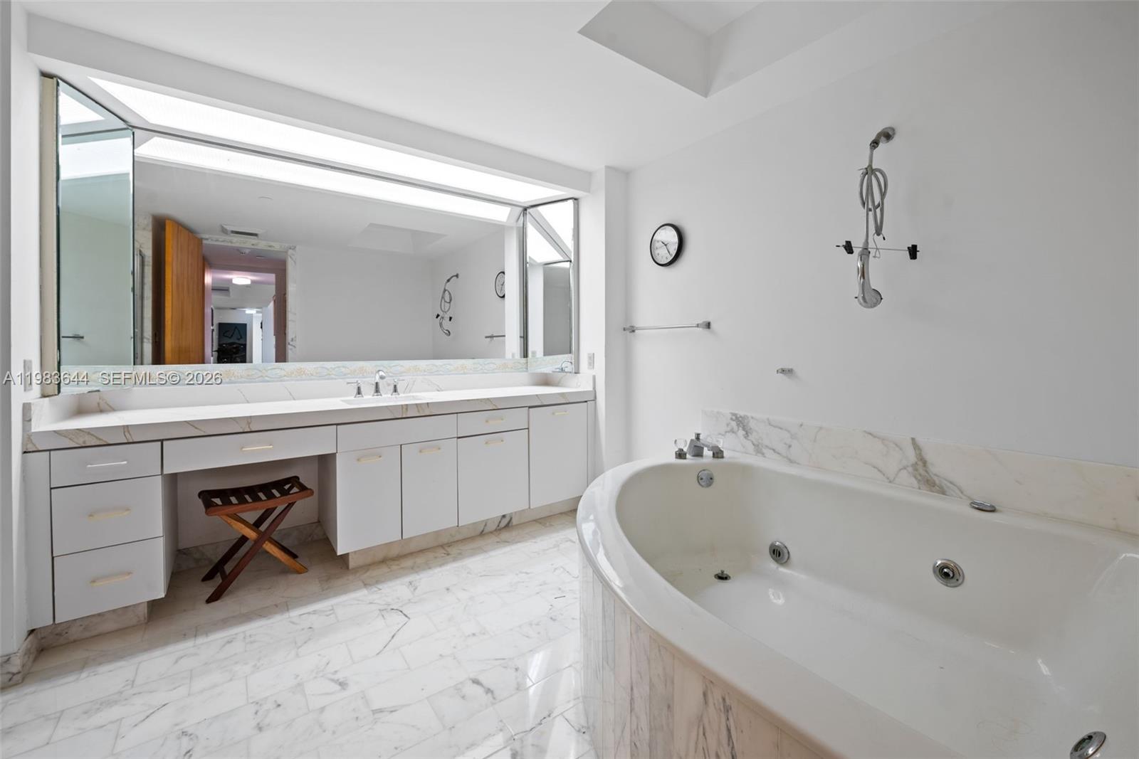 MARINA TOWER CONDO - Residential