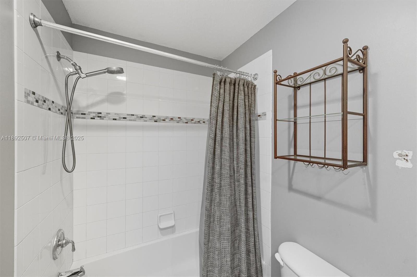 WYNDHAM LAKES EAST - Residential