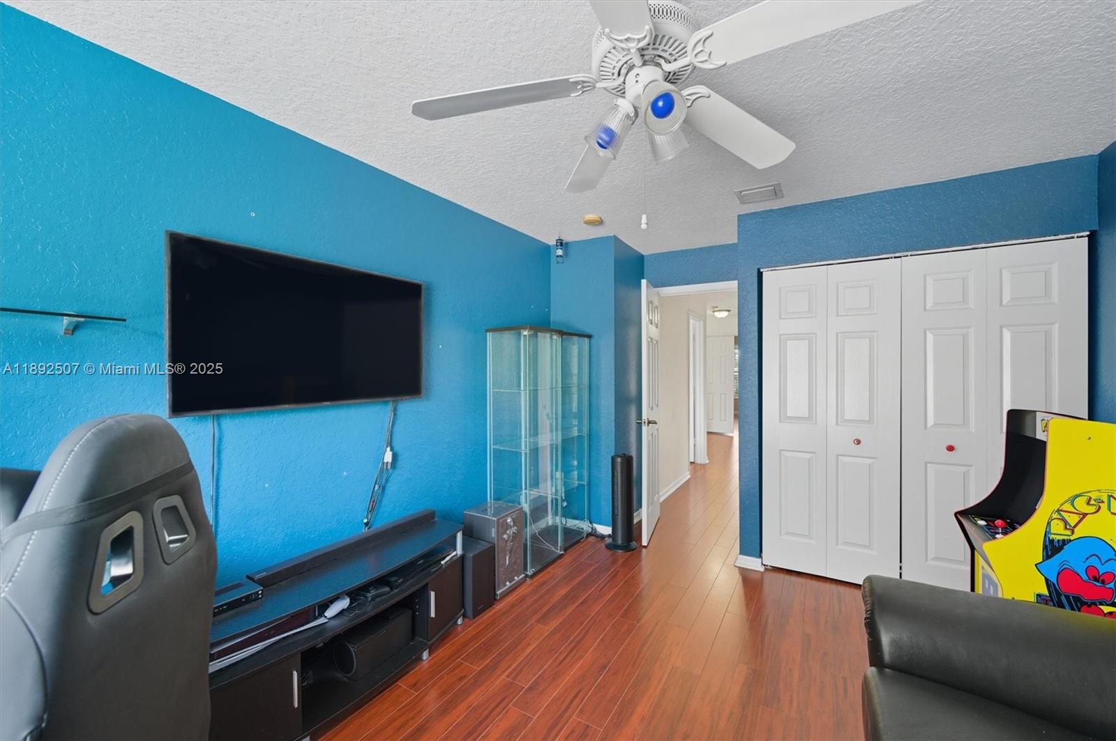 WYNDHAM LAKES EAST - Residential