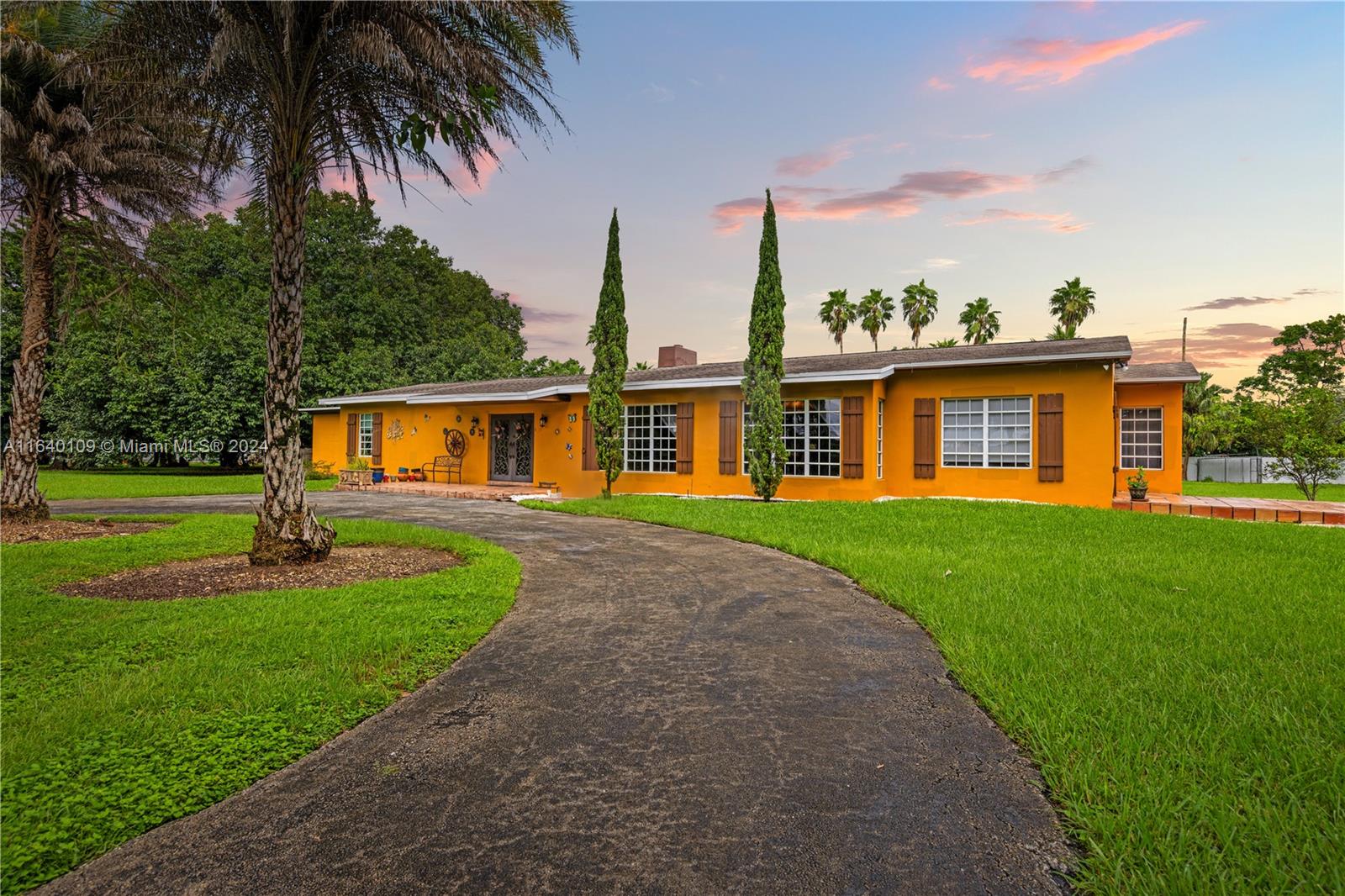 16255 Sw 216th St, Miami, Broward County, Florida - 5 Bedrooms  
4 Bathrooms - 