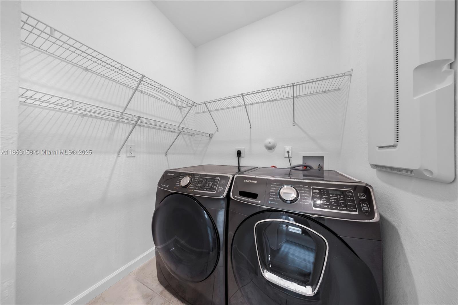 VIA VENTURA - Residential Lease