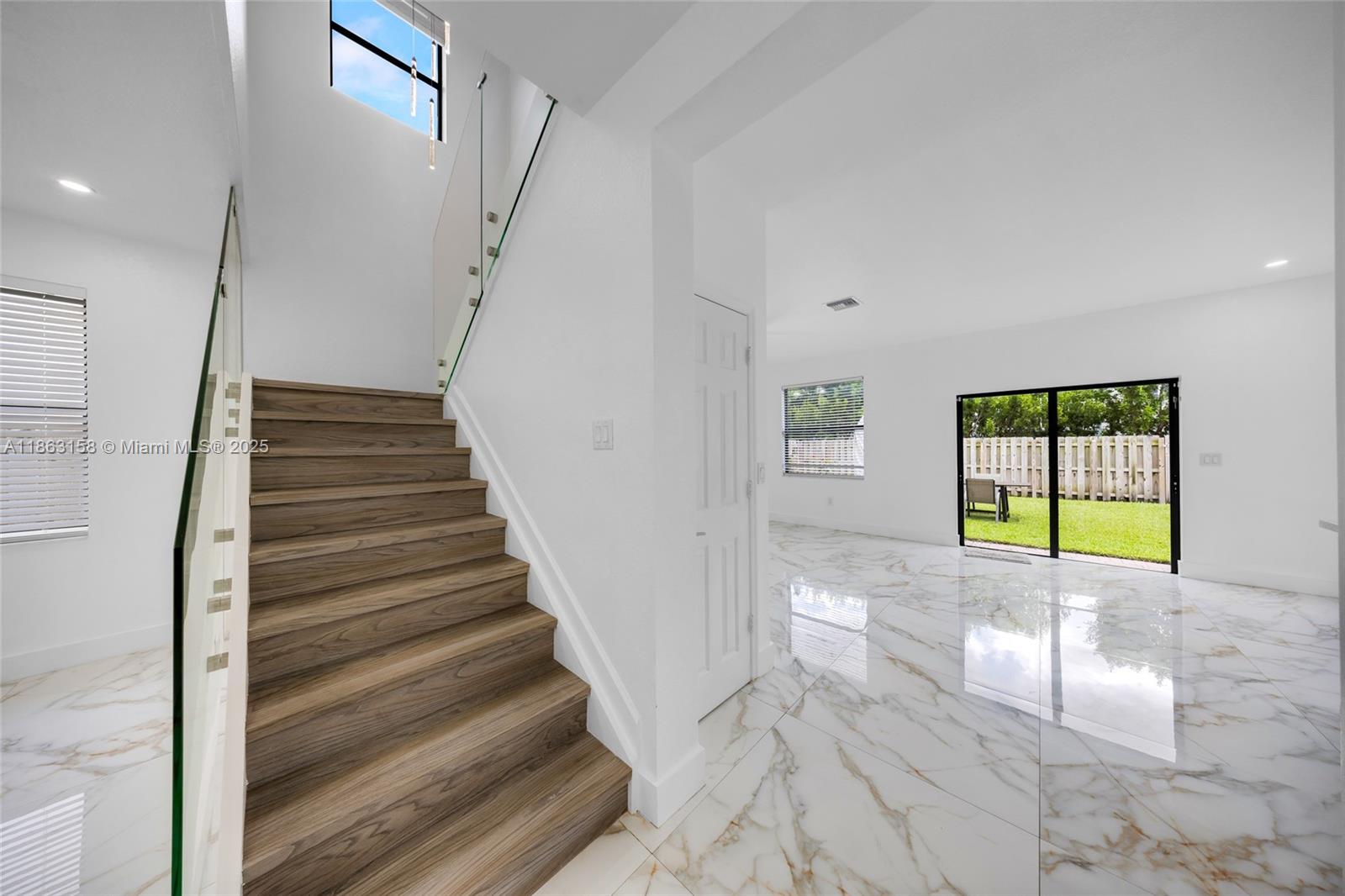 VIA VENTURA - Residential Lease