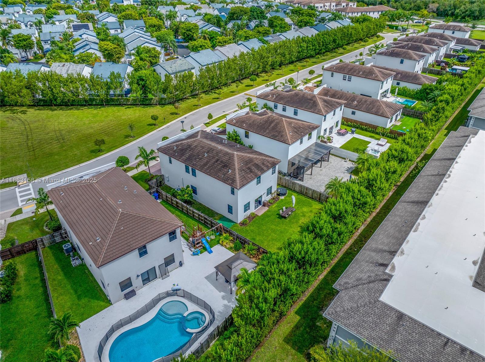 VIA VENTURA - Residential Lease