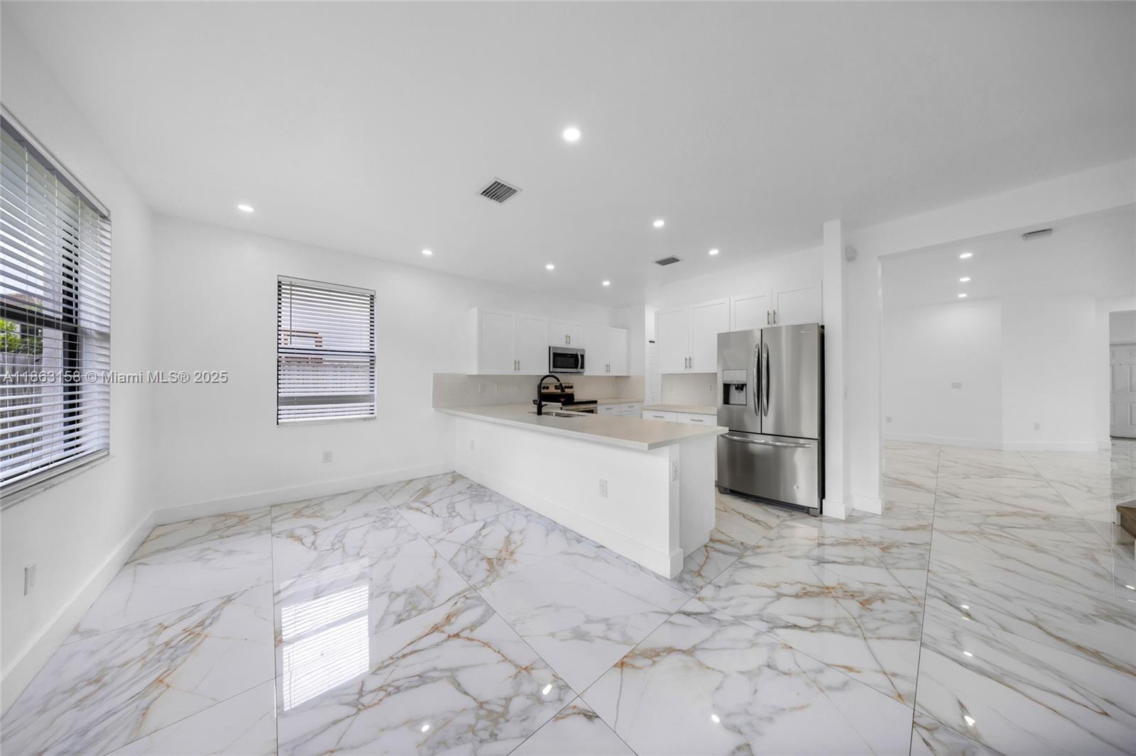 VIA VENTURA - Residential Lease