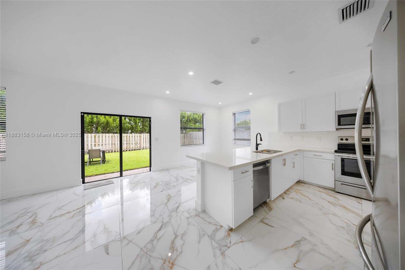 VIA VENTURA - Residential Lease