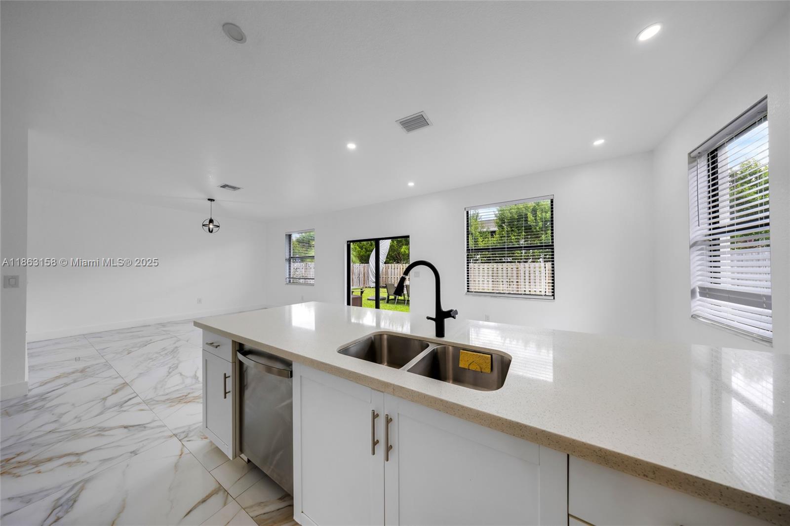 VIA VENTURA - Residential Lease