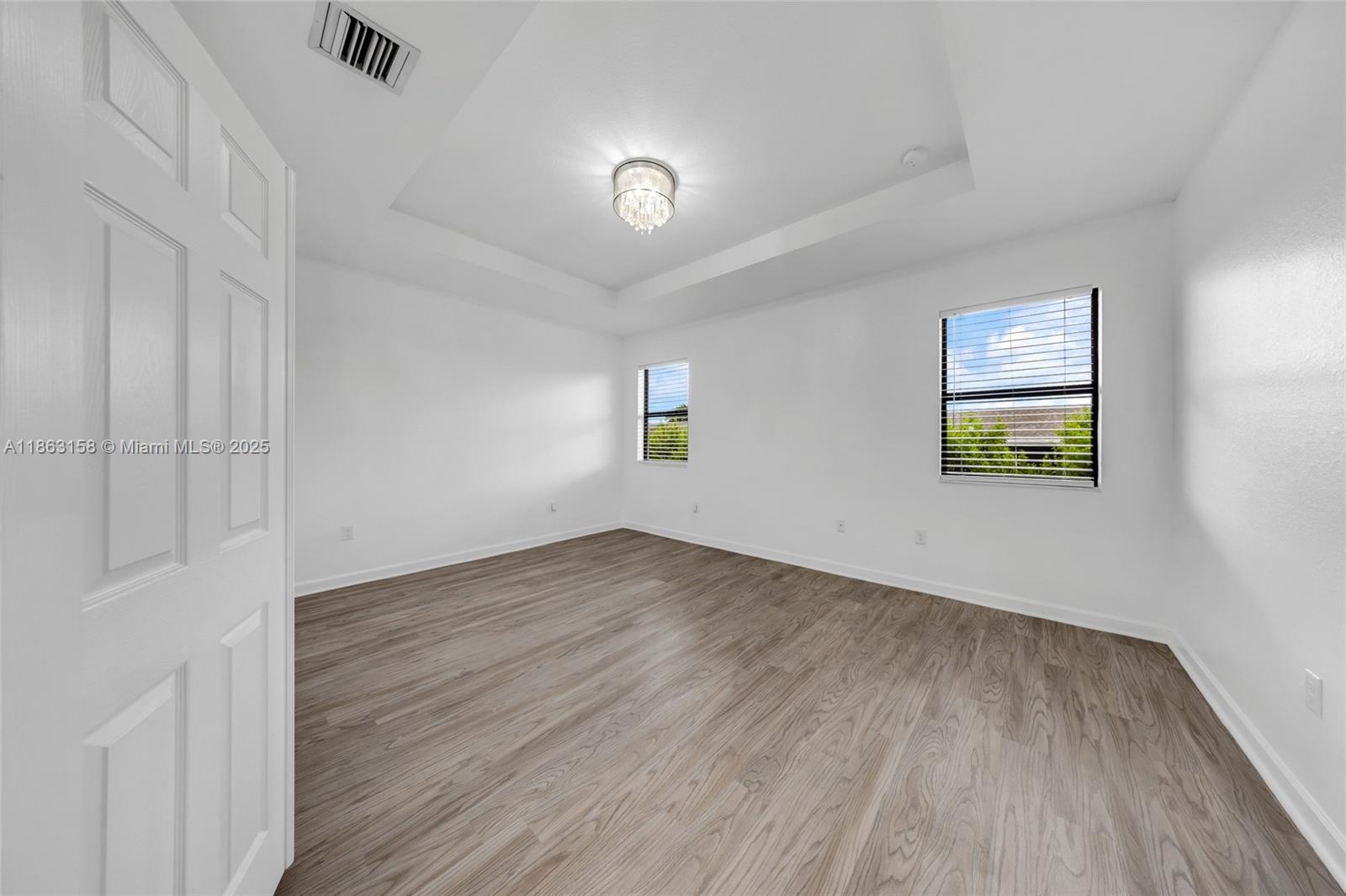 VIA VENTURA - Residential Lease