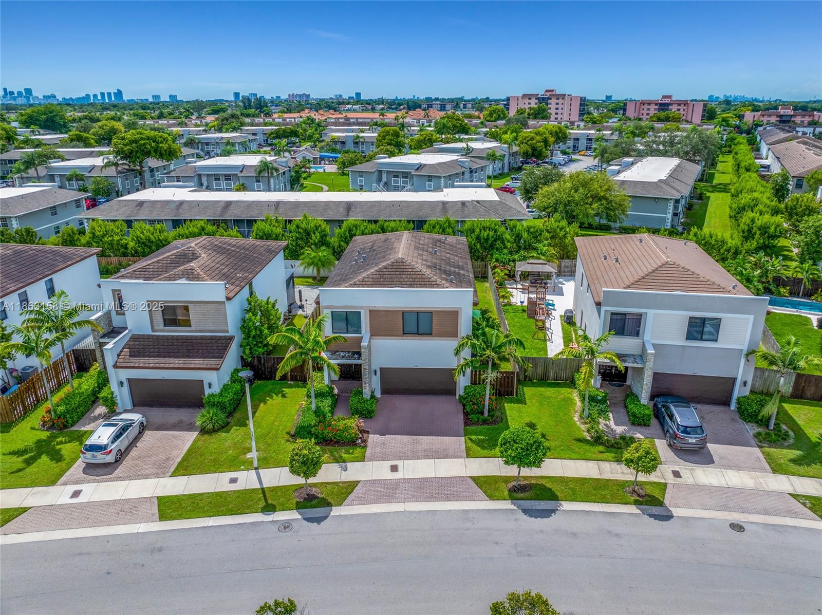 VIA VENTURA - Residential Lease