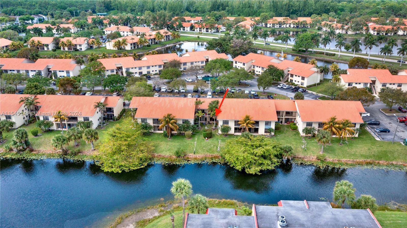 Photo 1 of 1522 Lake Crystal Dr D, West Palm Beach, Florida, $165,000, Web #: 11545141