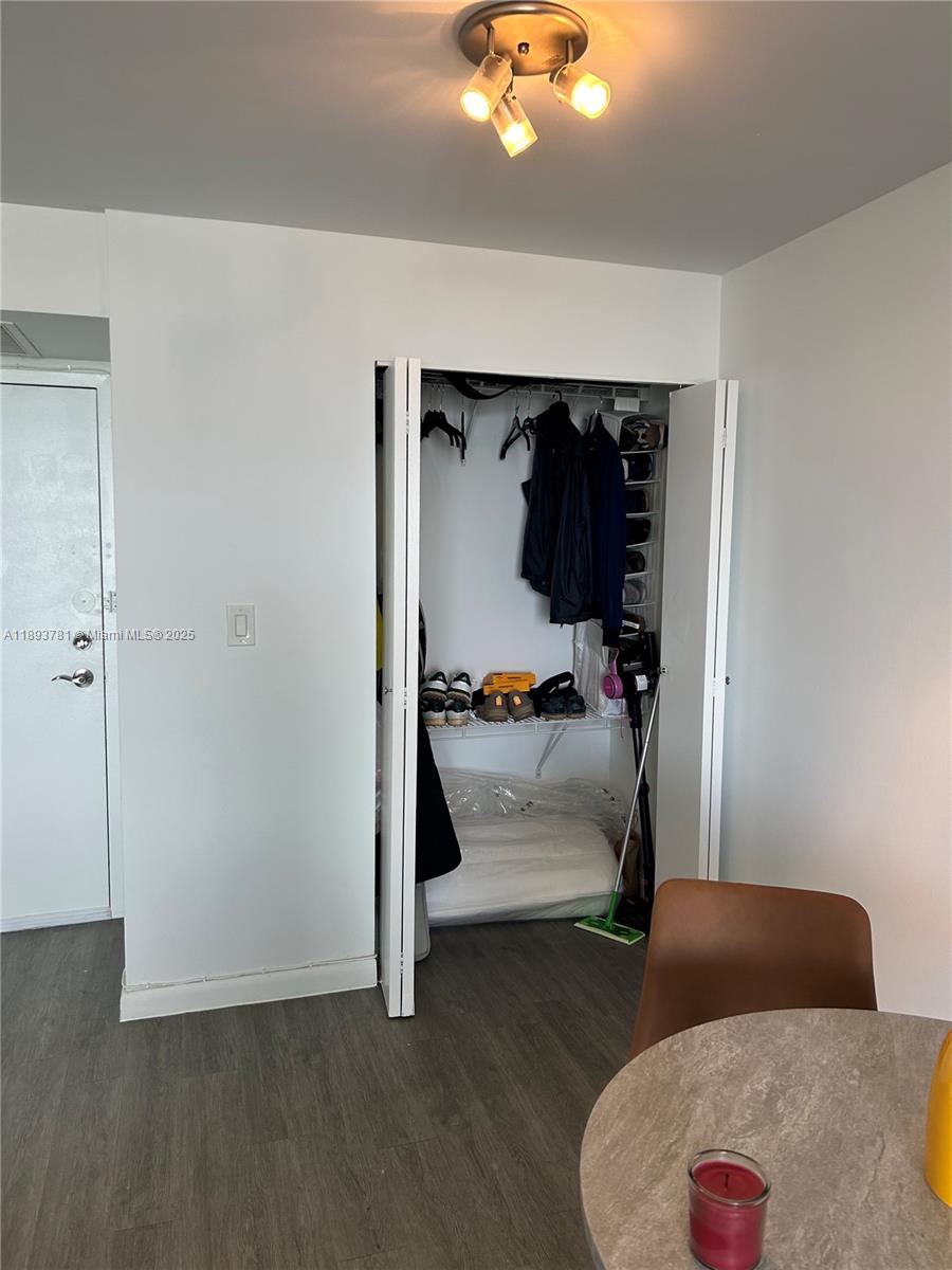 TOWER 1800 CONDO - Residential