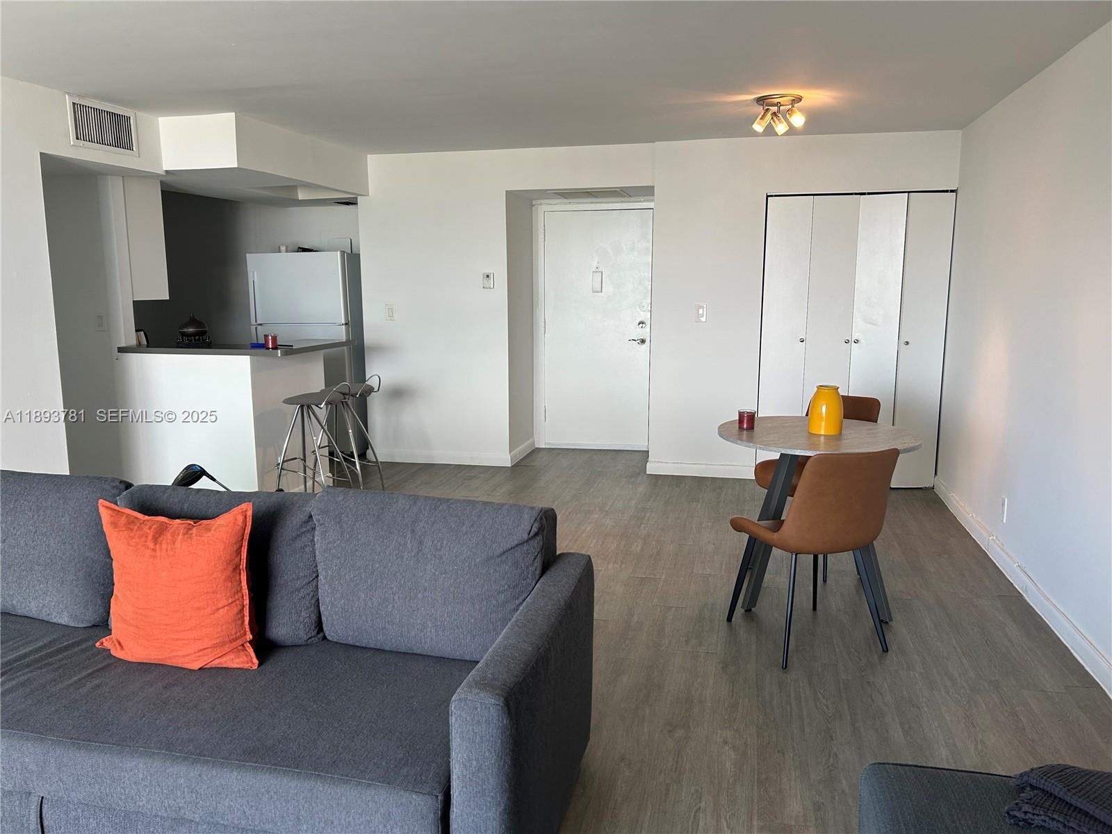 TOWER 1800 CONDO - Residential