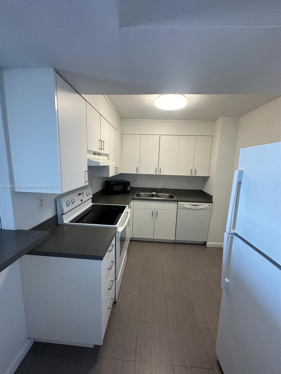 TOWER 1800 CONDO - Residential