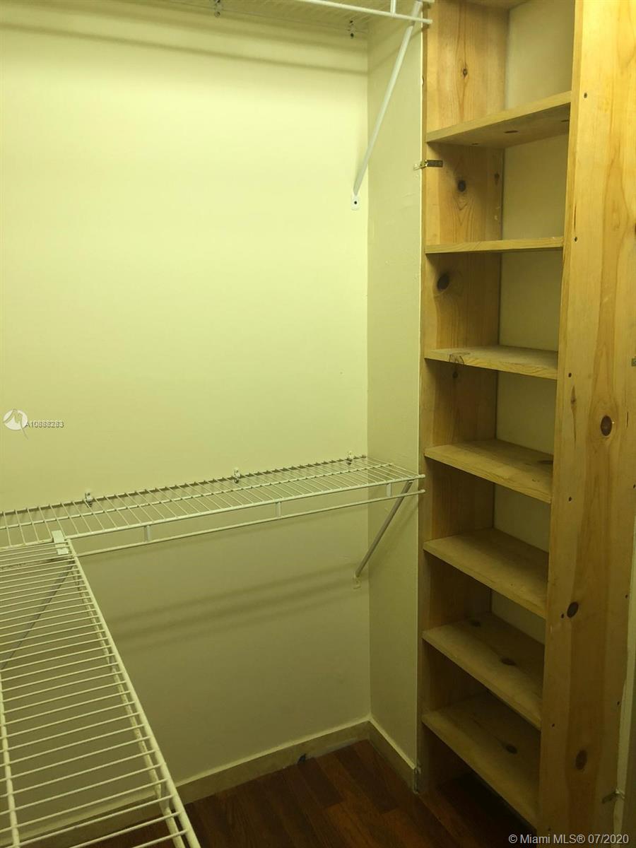 PARKSIDE TOWERS CONDO - Residential