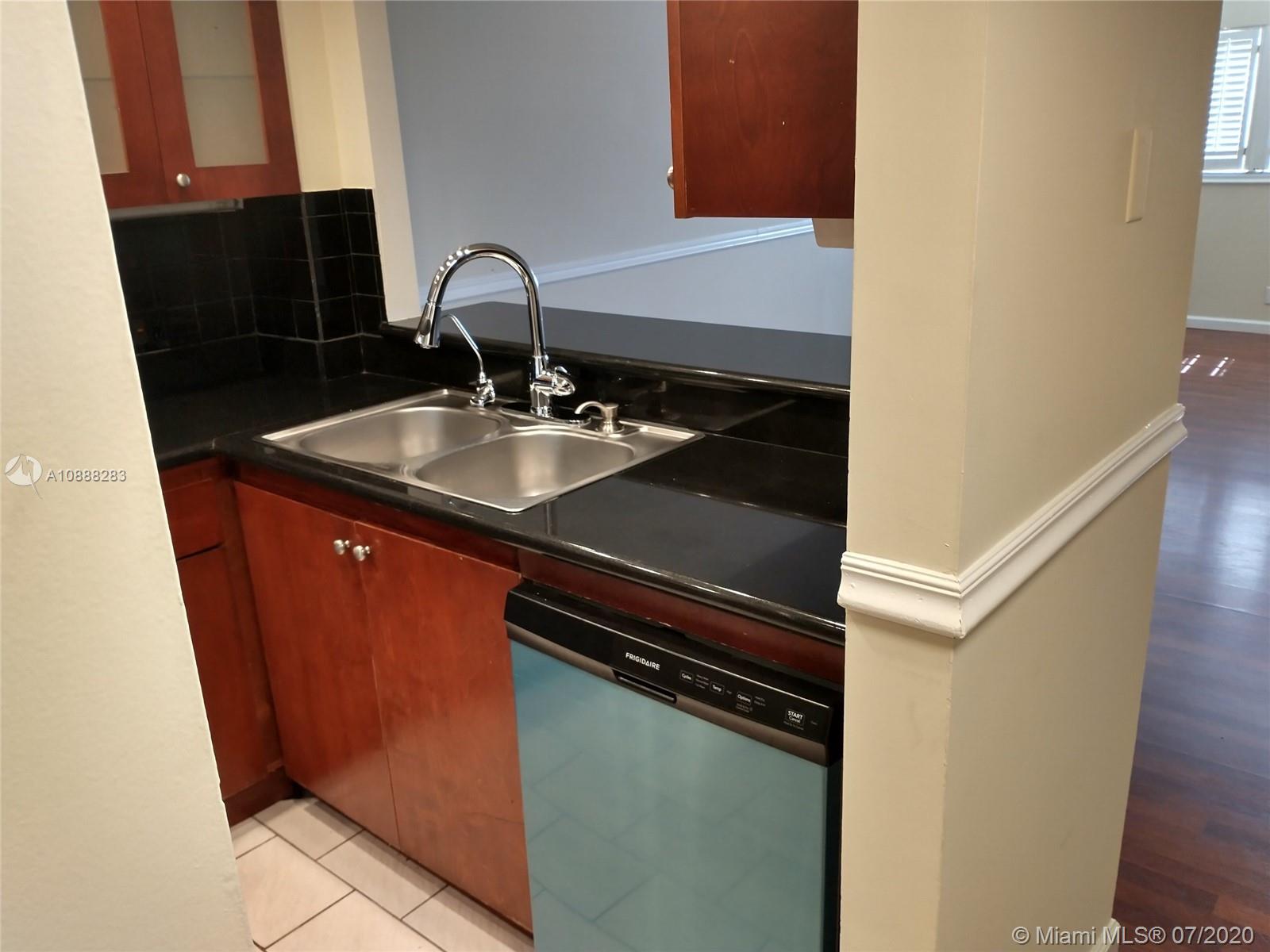 PARKSIDE TOWERS CONDO - Residential