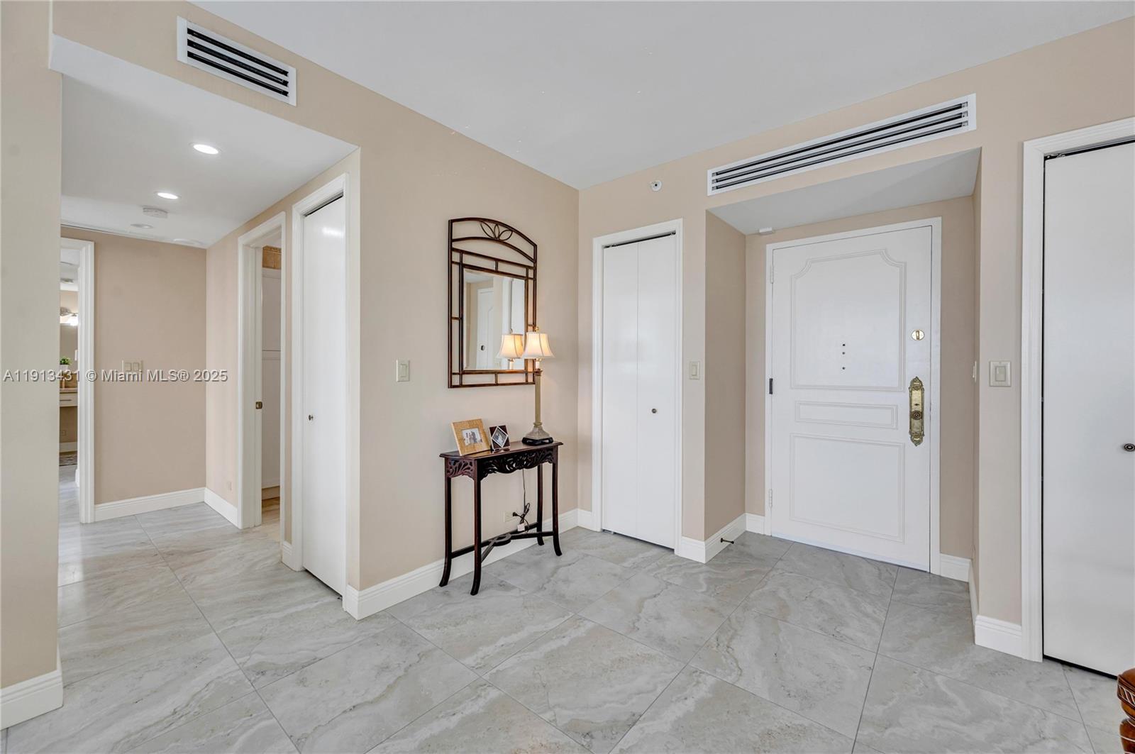 5055 Collins Ave 14M