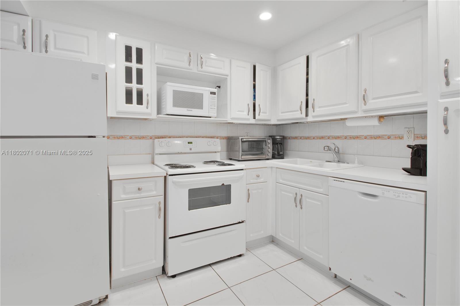 5838 CONDOMINIUM - Residential