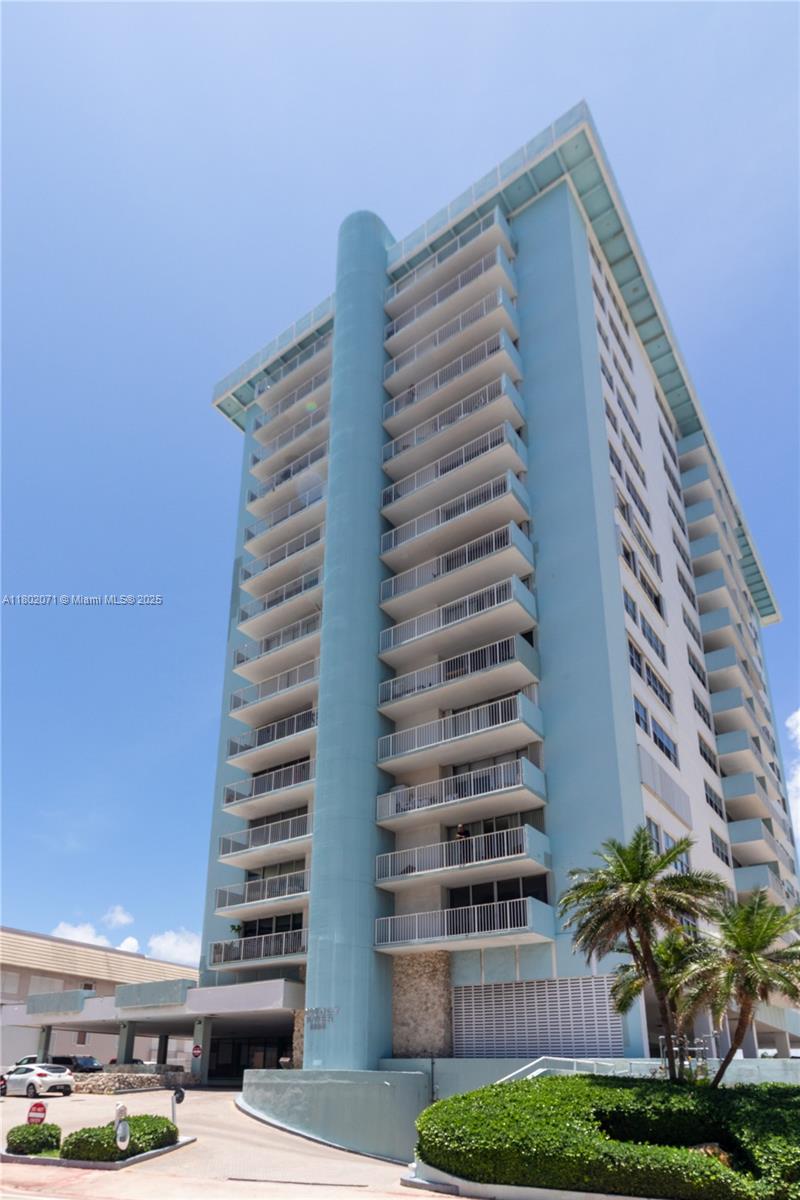 5838 Collins Ave 2H