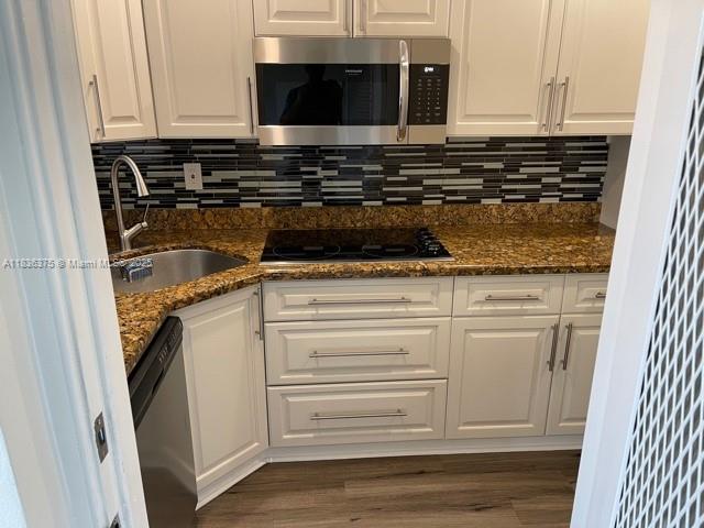 Tenant Occupied until August 31 but is available for showing with appointment please call to confirm 3054944655 Excellent location!!! Beautiful renovated unit just 1 mile away from the beach and close to great shopping stores also has a community center that has all types of sports, playground and outdoor gym. Zebra curtains and stainless steel appliances. Credit score,650 +, background check to move in 1 Month and 2 deposits. Plus a storage room for extra space