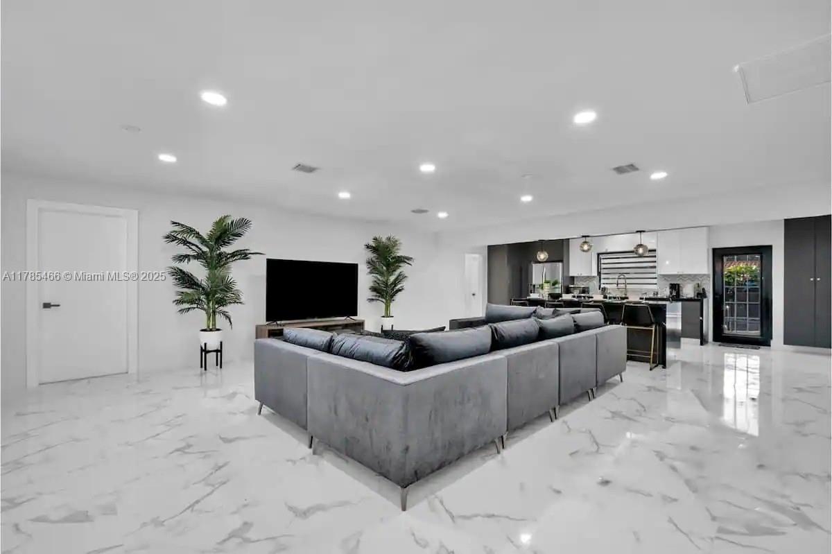 914 N 13th Ave