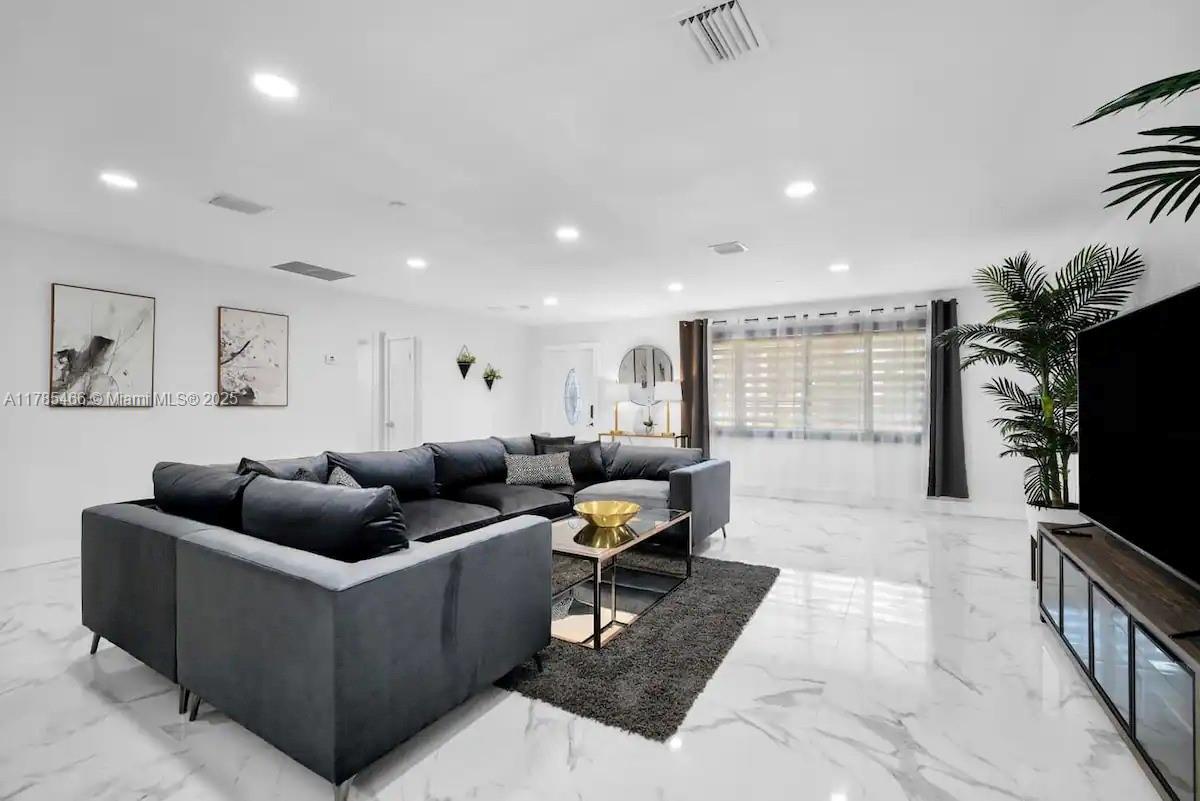 914 N 13th Ave