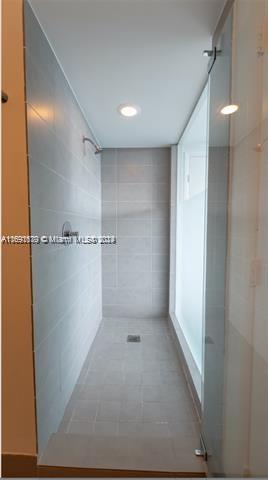 MINT CONDO - Residential