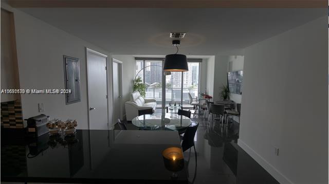 MINT CONDO - Residential