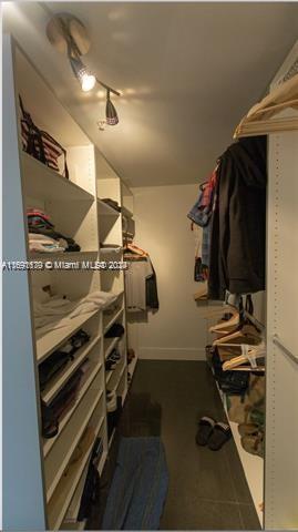 MINT CONDO - Residential